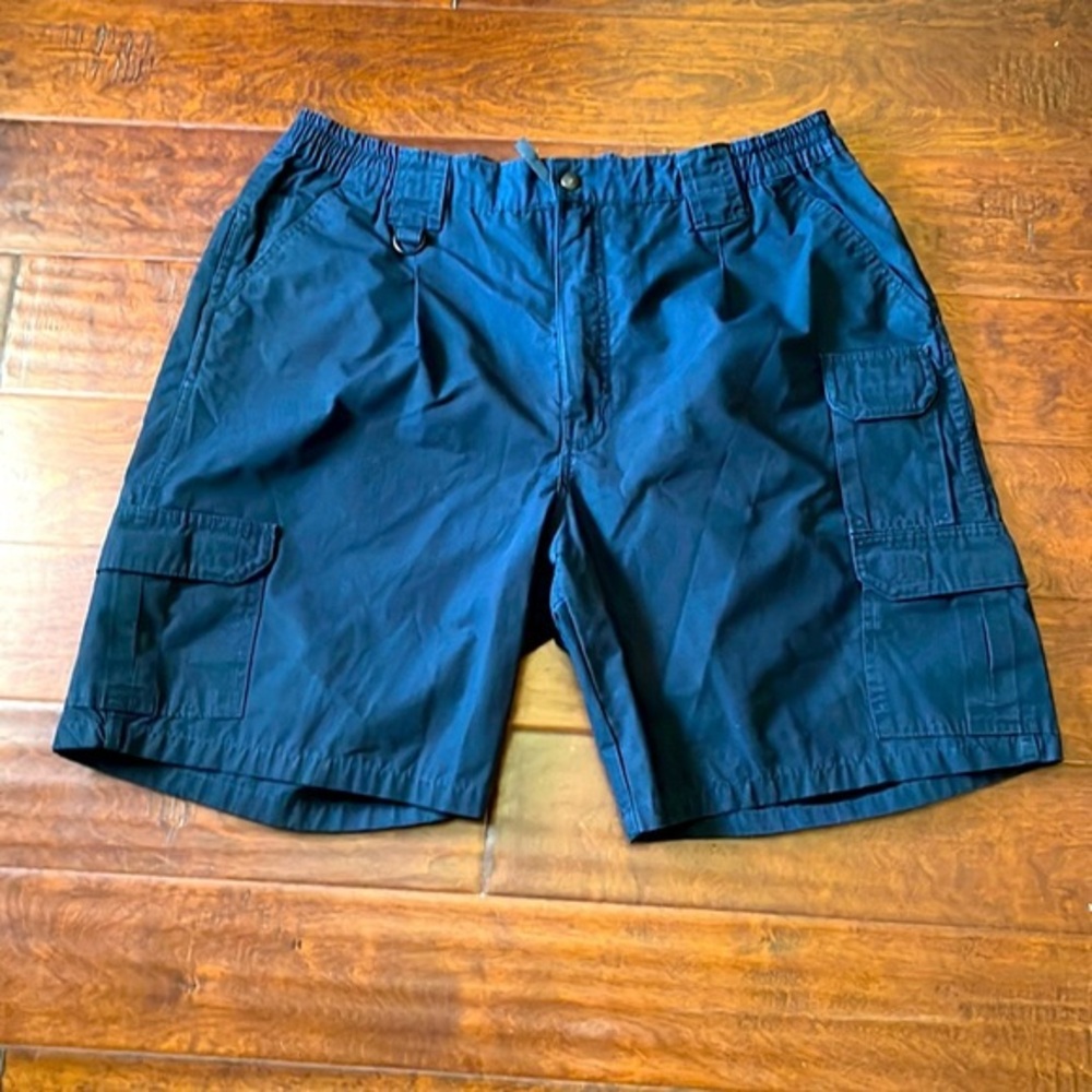 Propper navy blue mens cargo shorts size 42 lots of Velcro closure pockets